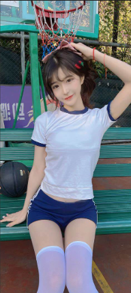 皇马对阵阿森纳直播：明星球员动态实时追踪